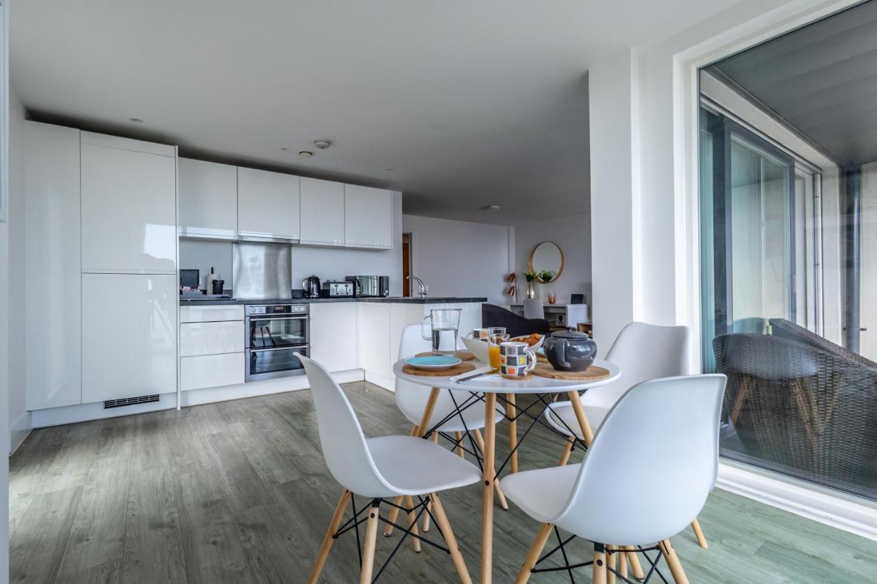 Seaview West Coast - Exceptional - 2 Bedrooms Sleeps 5 -Stunning Sea Views - 500 Metres To Beach Борнмут Екстер'єр фото