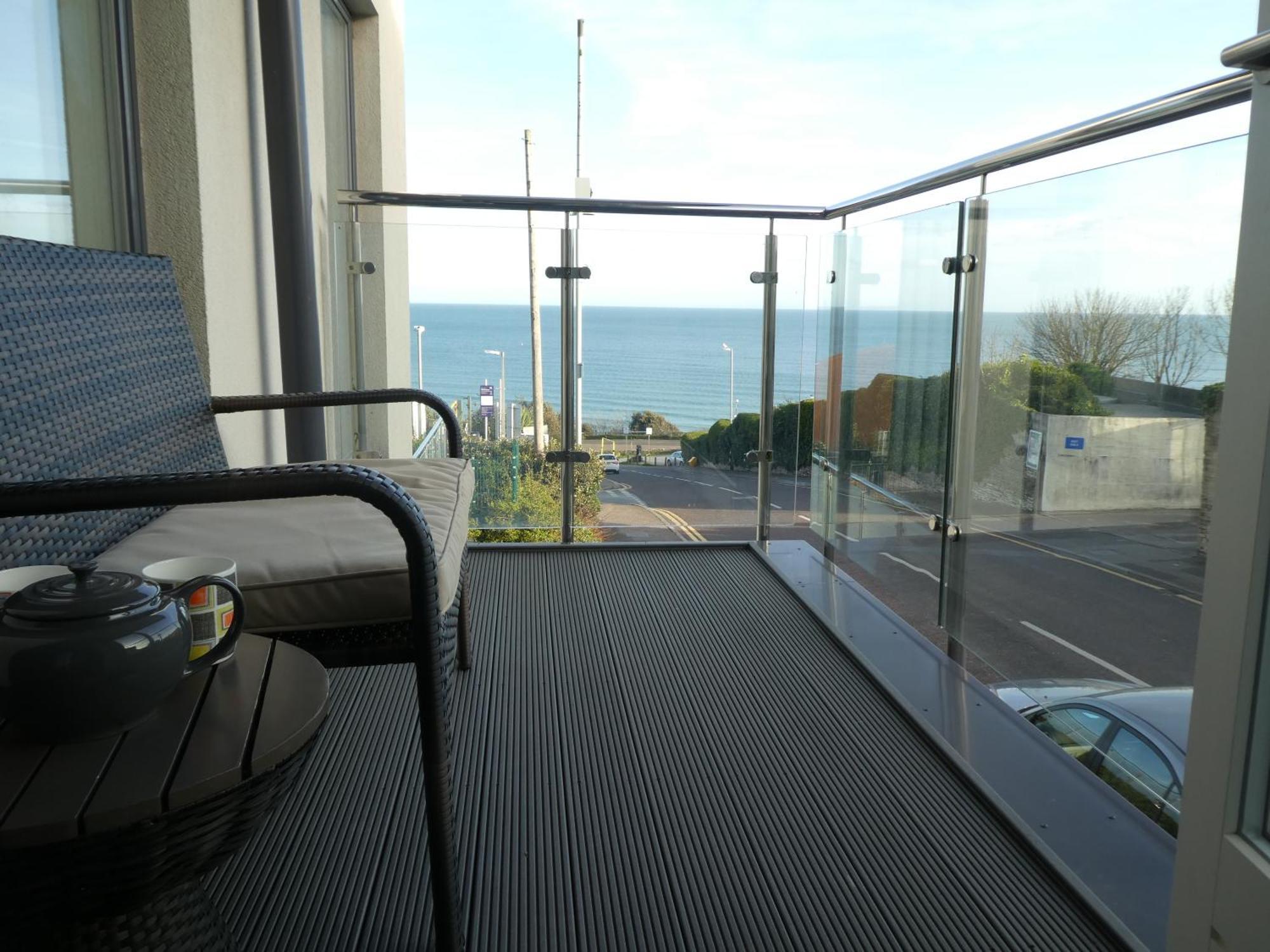 Seaview West Coast - Exceptional - 2 Bedrooms Sleeps 5 -Stunning Sea Views - 500 Metres To Beach Борнмут Екстер'єр фото